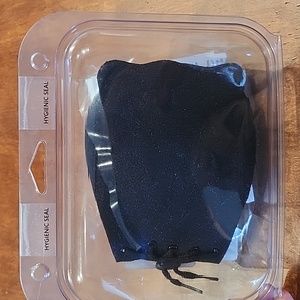 Blk strapless B size cleavage adjusting bra